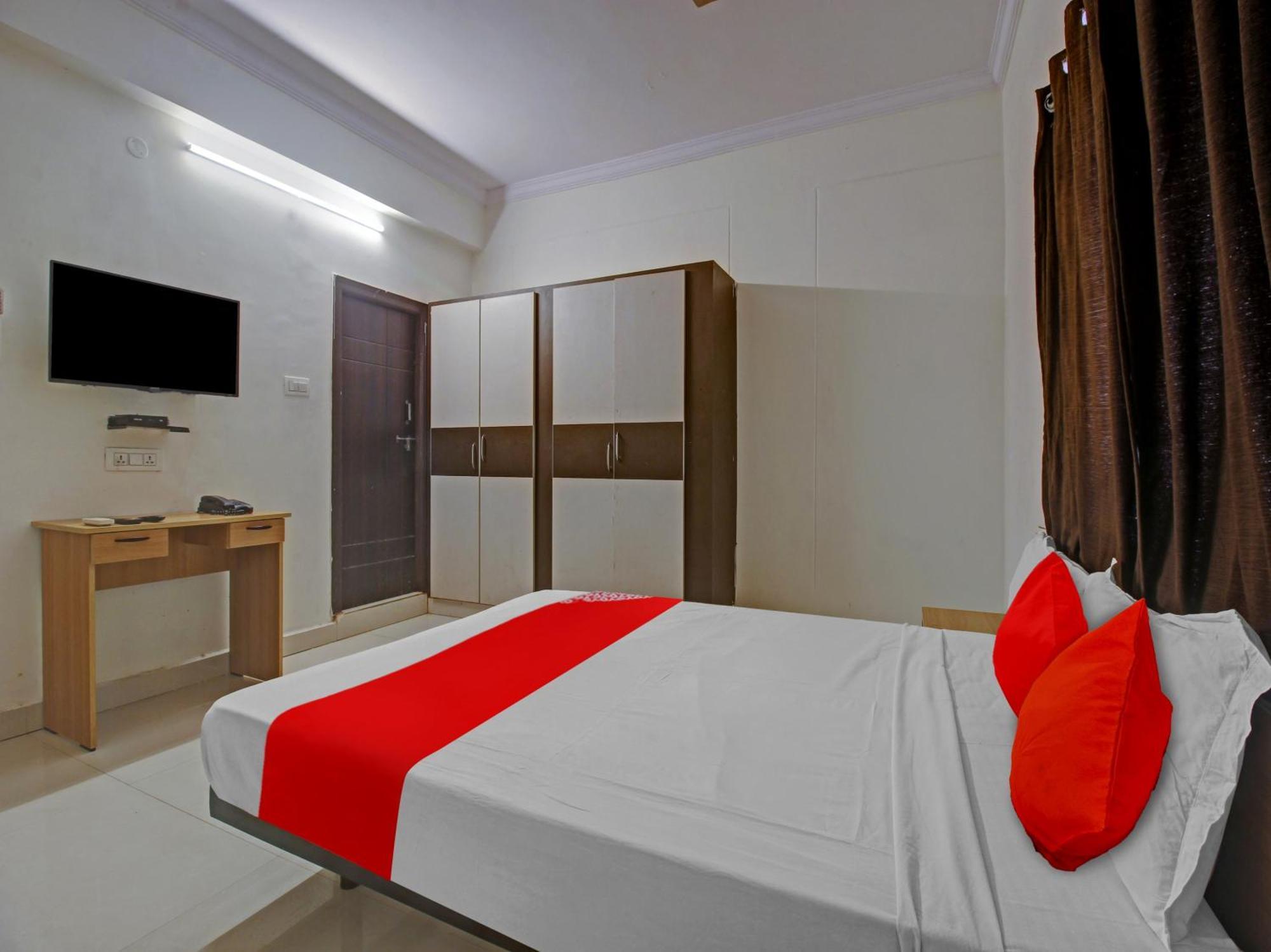 Hotel O Svr Silver Key Lingampalli ภายนอก รูปภาพ
