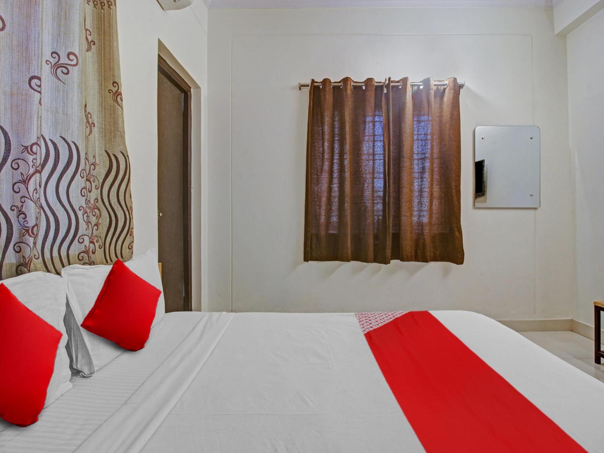 Hotel O Svr Silver Key Lingampalli ภายนอก รูปภาพ